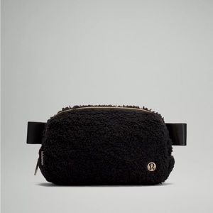 Lululemon everywhere belt bag